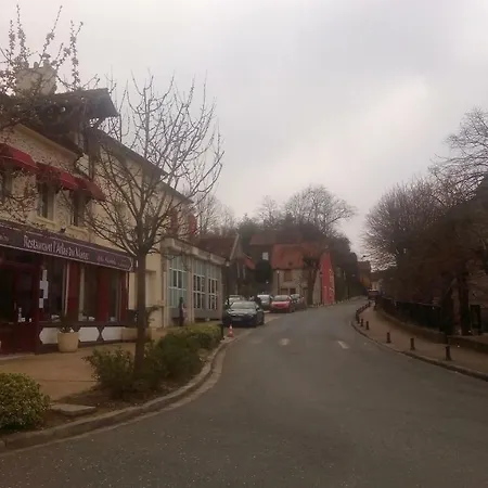 Le Au Tilleul Vauhallan